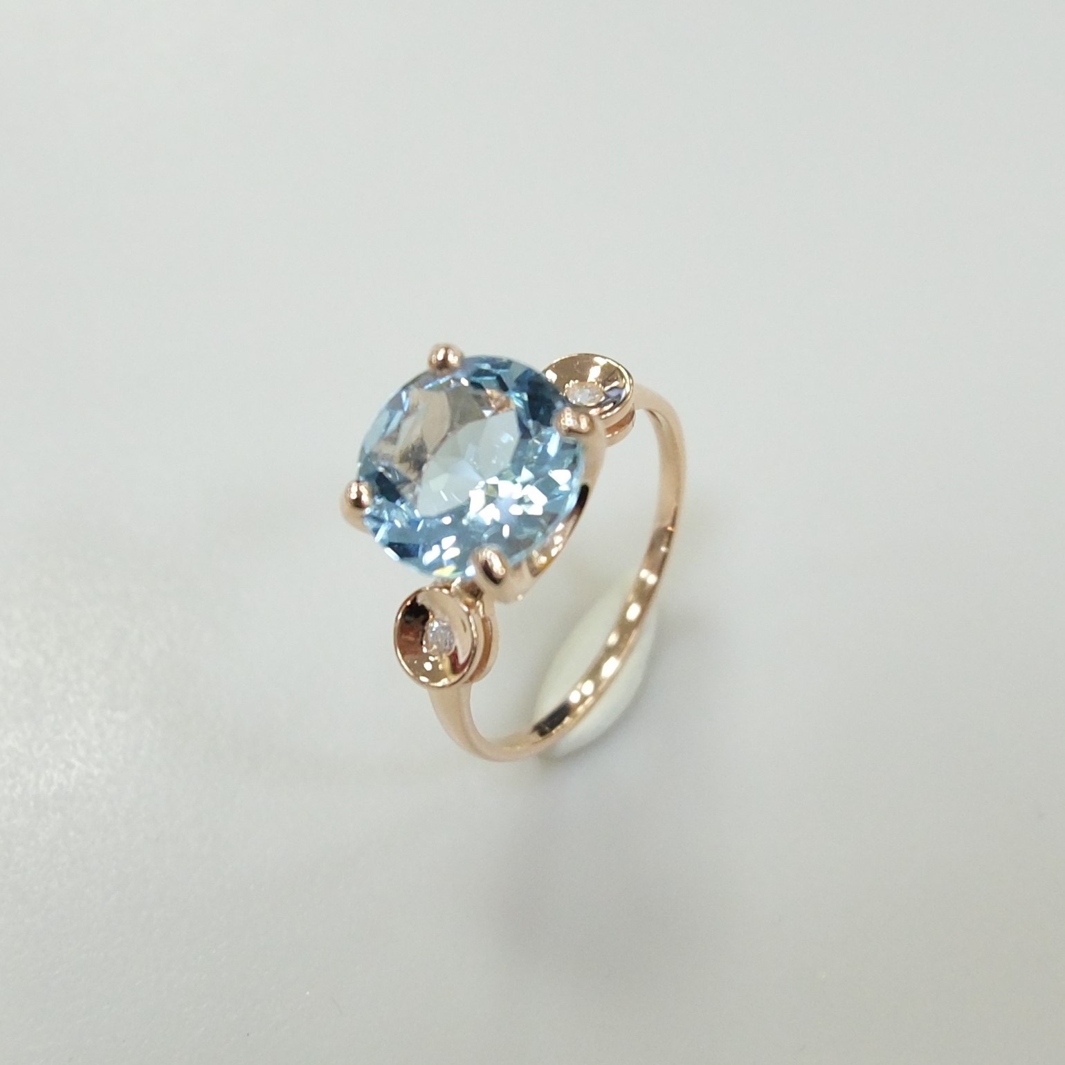 Серебряное кольцо с топазом